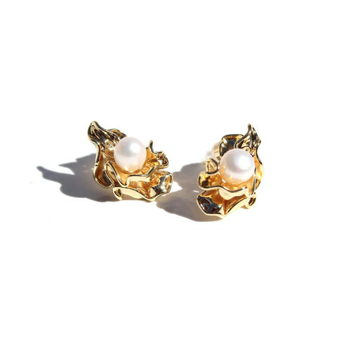 Queen Of The Foxes - Ruched Pearl Earrings Gold